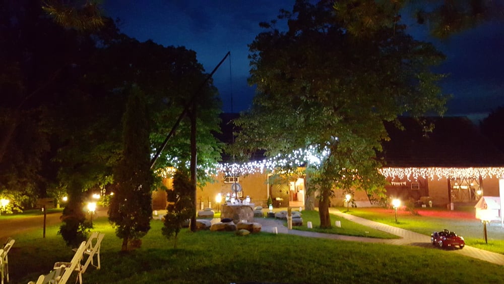 Sodybos kiemas vakare